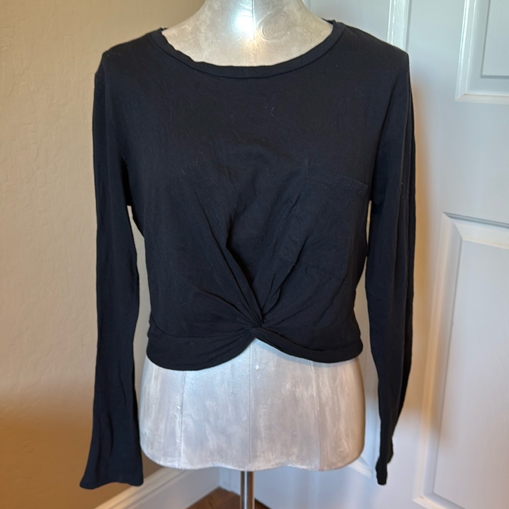 Forever 21 Women’s Twist From Long Sleeve Cropped Knit Top Black Size M